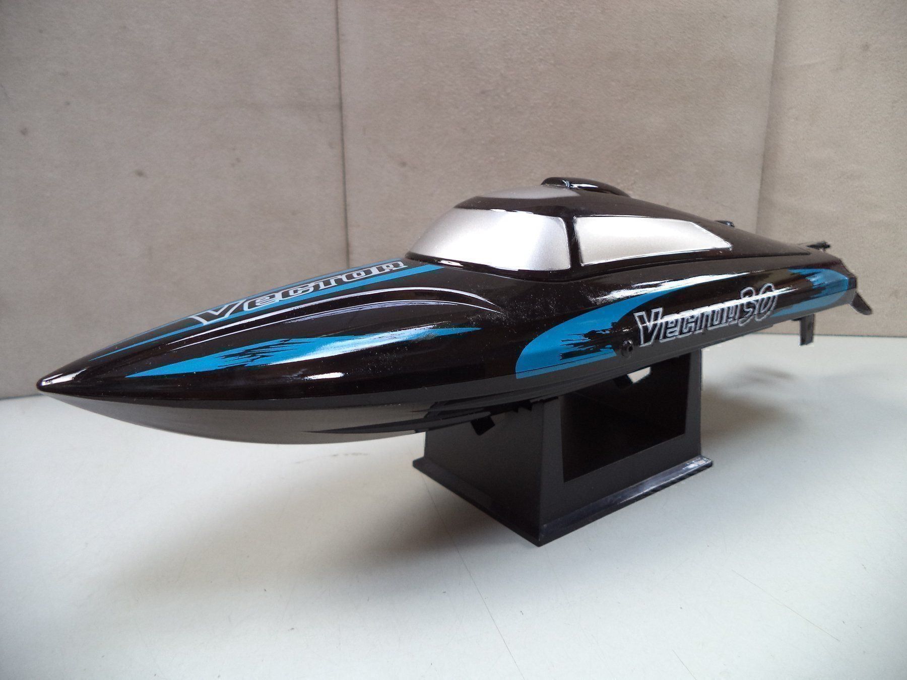 Modellismo RC: Brushed Rennboot Vector 30, RTR-Set – Nuovo e nell'imballaggio originale da Rieden AG venduto da Wirth03 1