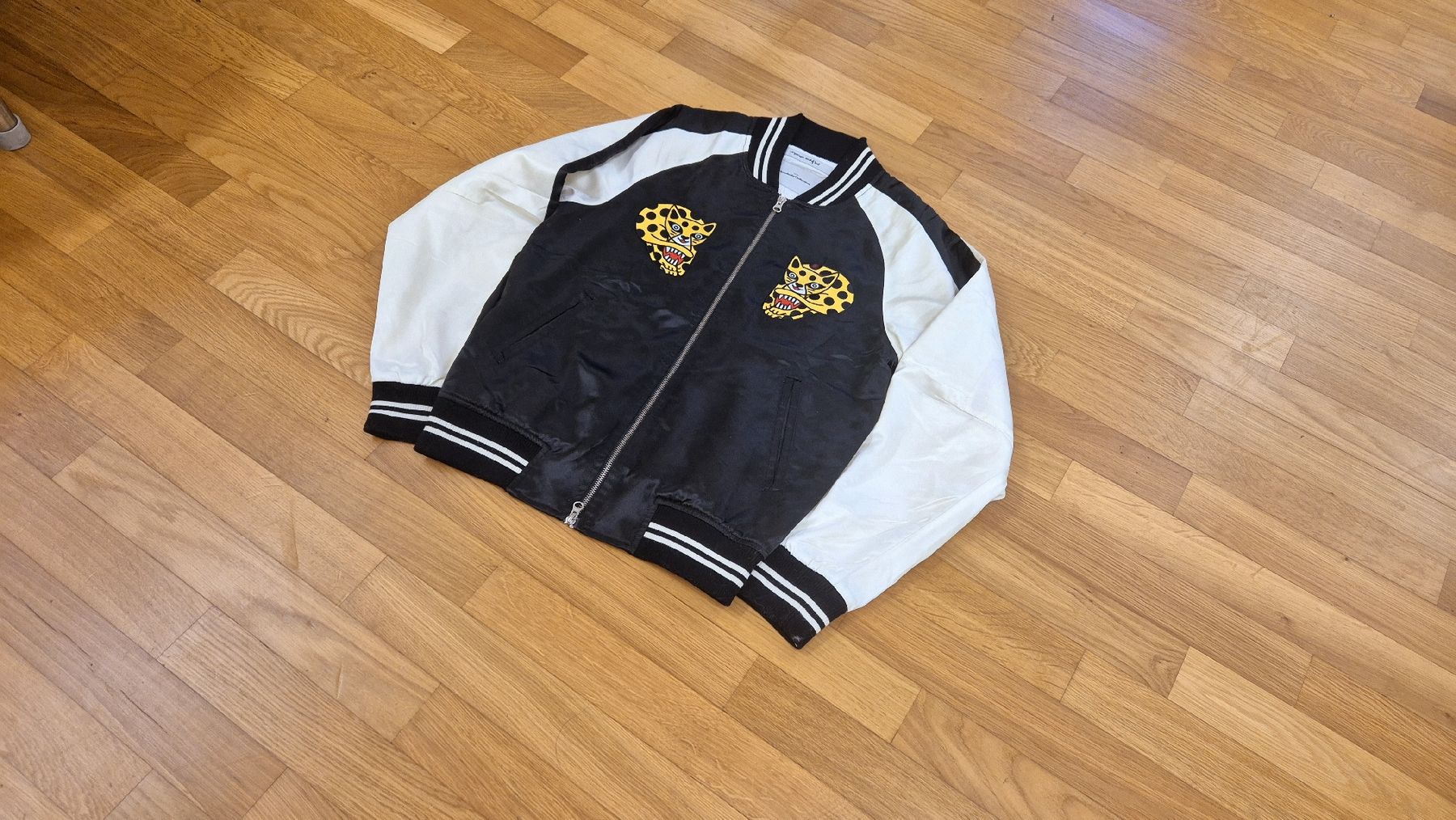 Giacche: sukajan jacket with embroidery – Usato da Sarnen venduto da Fashionstuff