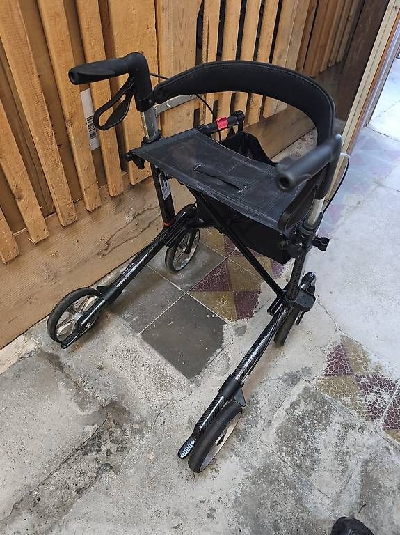 Gehhilfen: Rollator Carbon – Gebraucht aus Thörigen von lunafix