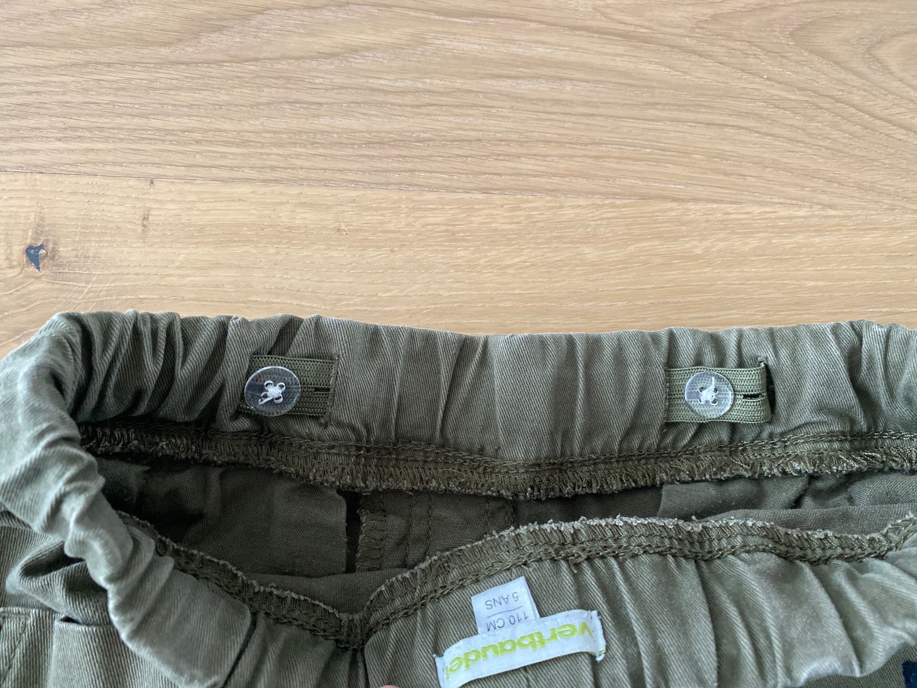 Vertbaudet Pantaloni: 2er Set Cargohose/Stoffhose Grösse 110 – Usato da Bolligen venduto da Noeggeli10 2