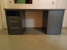Schreibtisch mit 2 Korpussen, anthrazit