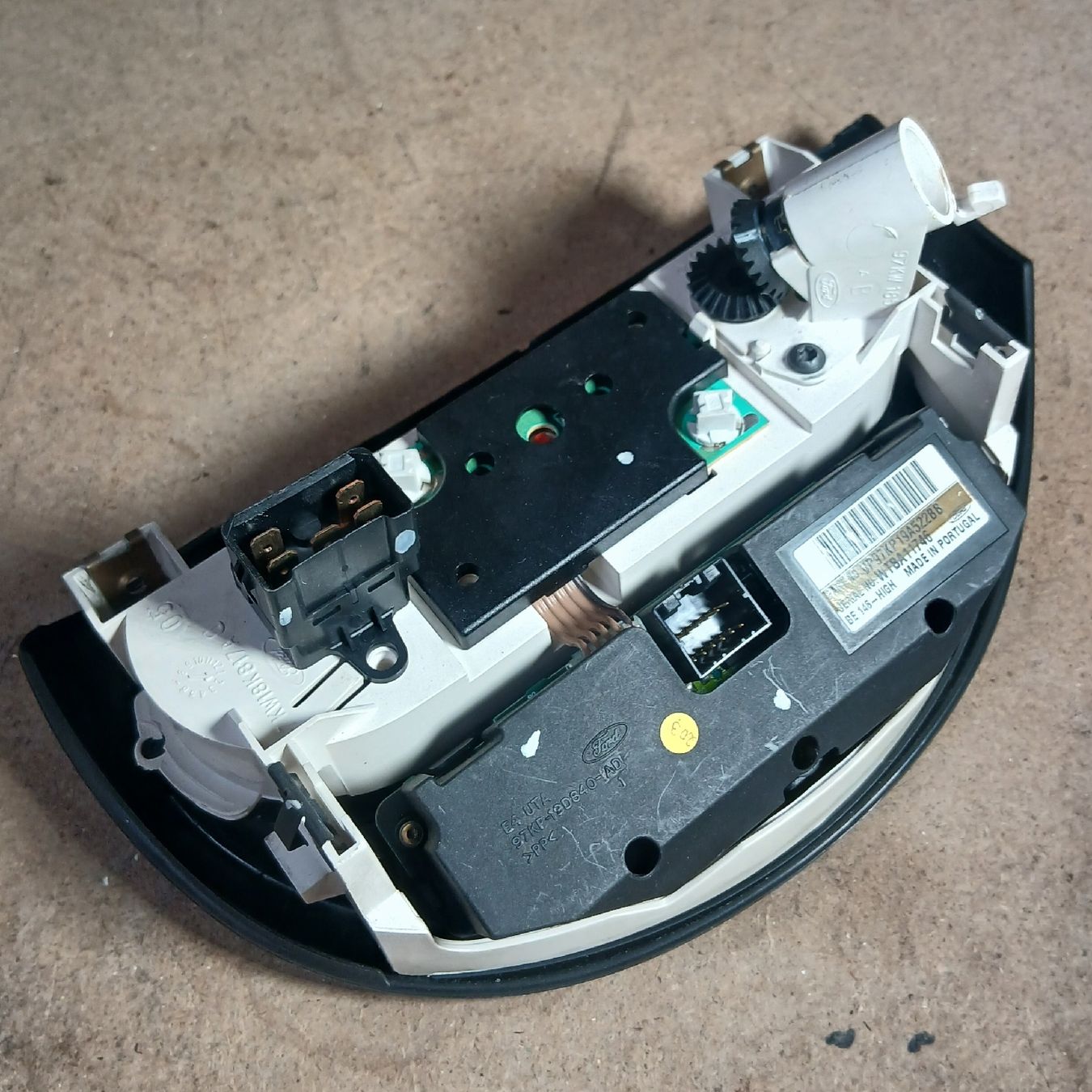Ford Tutti pezzi di ricambio auto: Commande de ventilation Ford Sport KA – Usato da la heutte venduto da Auto-stock 1