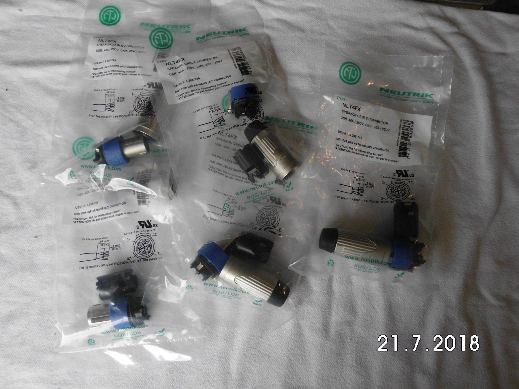 Neutrik Cavi: Neutrik Speakon Stecker 5x NLT4FX – Nuovo e nell'imballaggio originale da Sargans venduto da Bomp 3