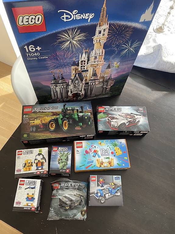 Lego Giocattoli: 9 OVP Lego Sets mit Disney Schloss, Fehlerfrei. – Usato da Münsingen venduto da stampcorner
