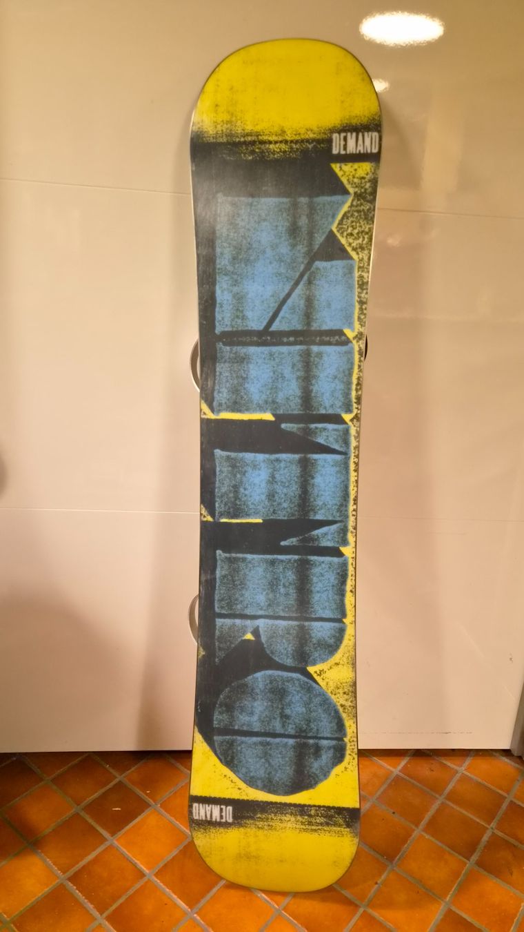 Snowboard Nitro Board: Nitro Snowboard 138cm inkl. Bindung – Usato da Oberrieden venduto da Raja011 6