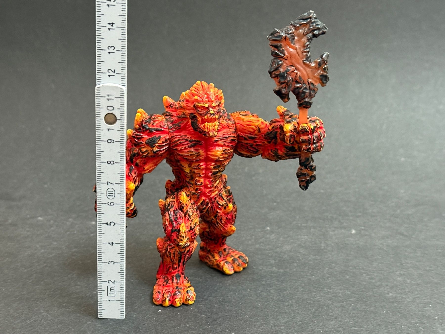 Schleich Statuette: Schleich 42447 Lava Golem mit Waffe Eldrador – Usato da Ennetbaden venduto da mapa05