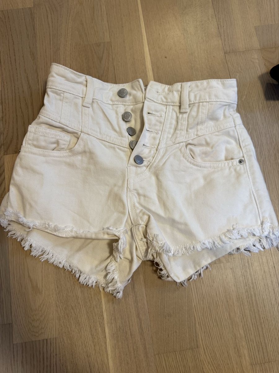 Tally Weijl Jeans: Shorts weiss Jeans 32 – Usato da Malans GR venduto da leo_mz7w