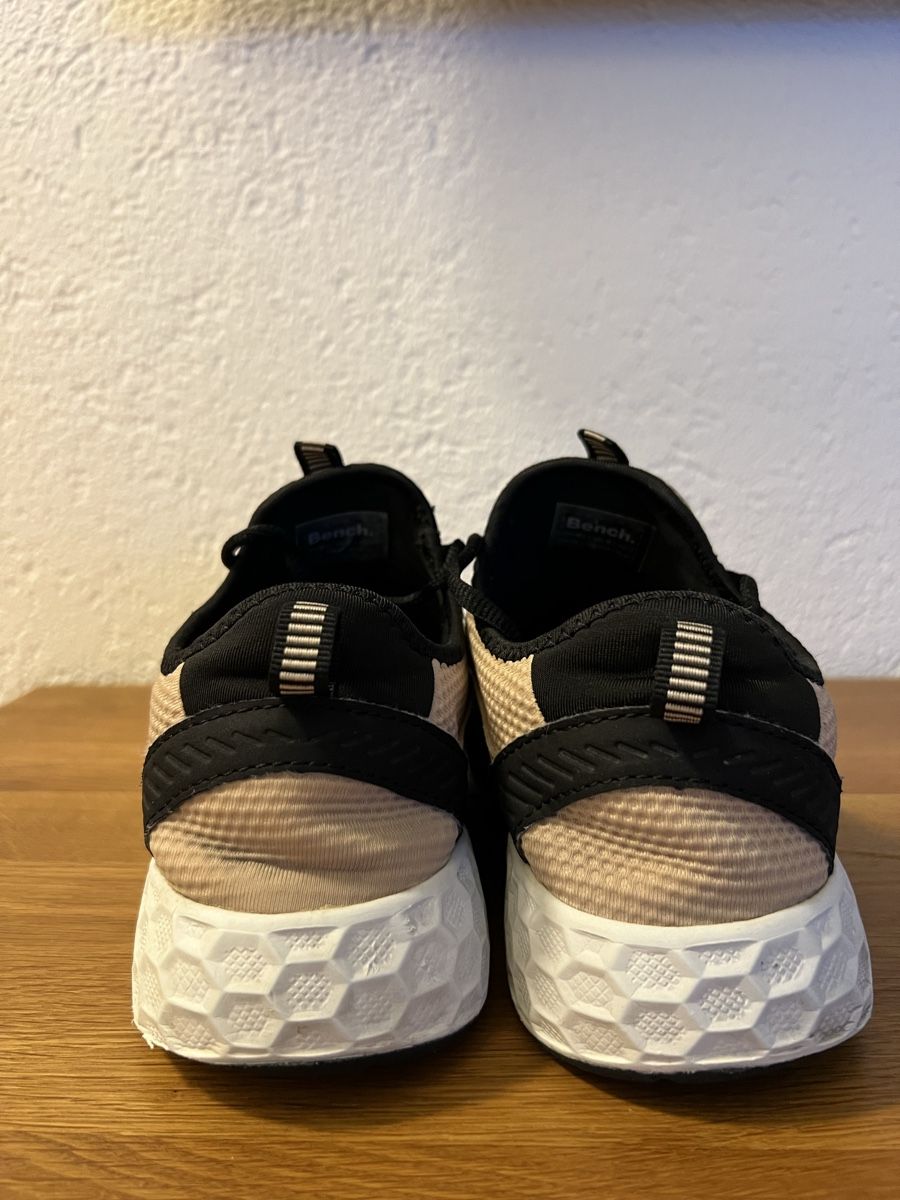 Bench Scarpe da donna: Bench. Sneaker Grösse 41 schwarz beige – Usato da Chur venduto da ZATO 1