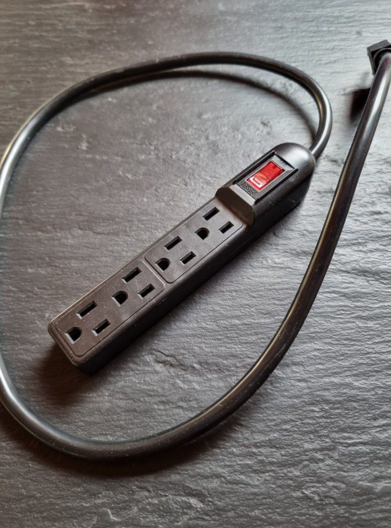 Alimentazione elettrica: 3 US Netzkabel & Stromverteiler 4-fach – Usato da Bottmingen venduto da Stritzi6 1