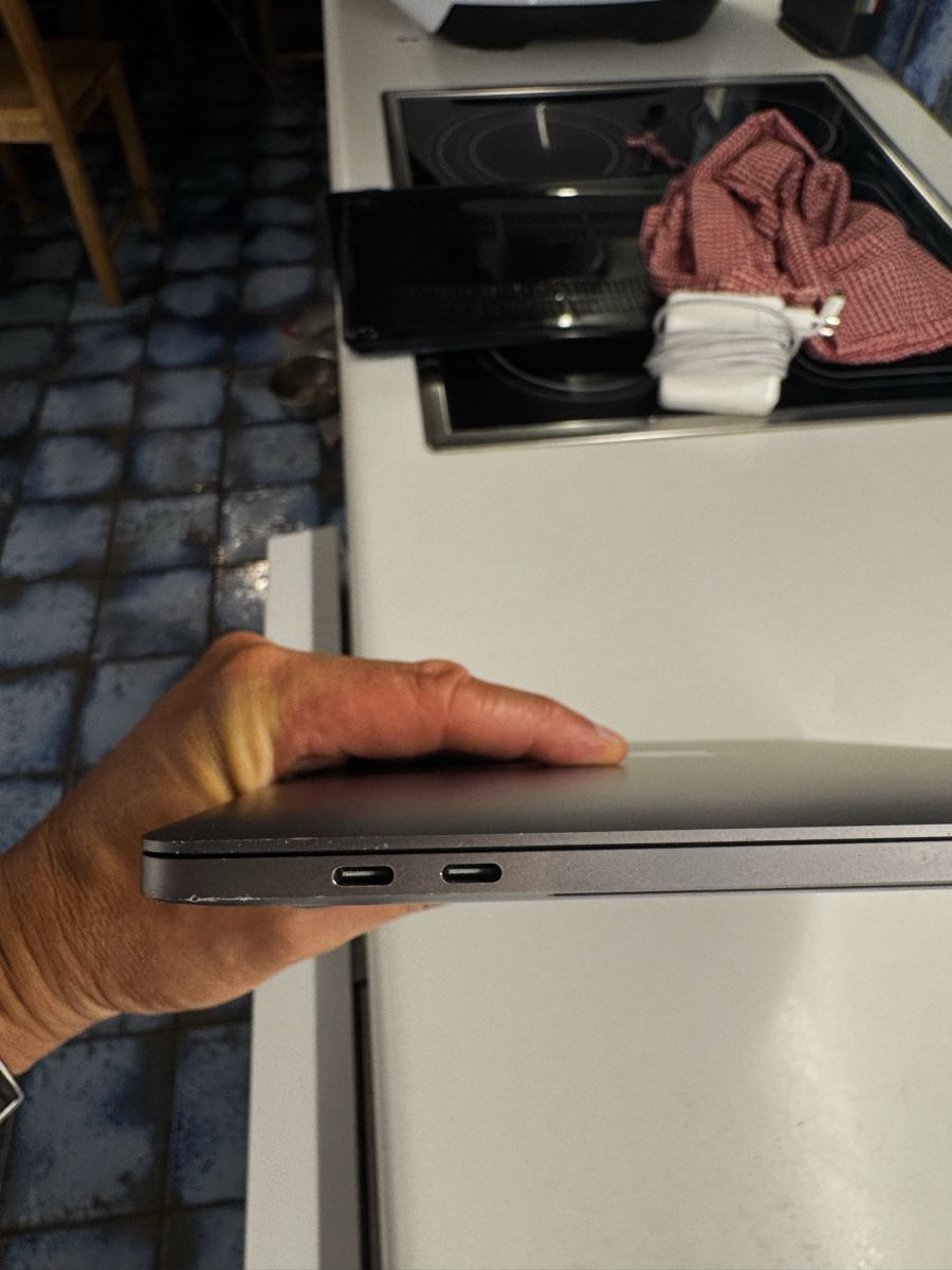 Apple Portables: MacBook Pro 15" Touch Bar/Core i7/16 GB/512GB SSD – D'occasion à Genève par csedunum 4