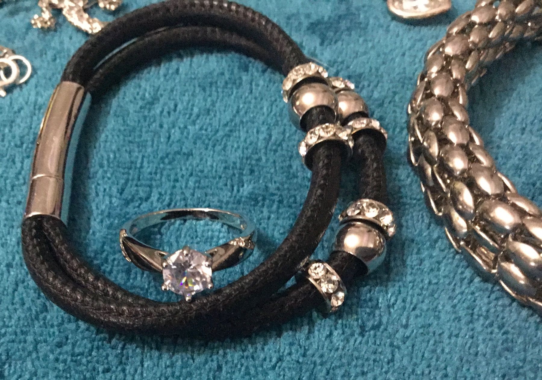 Autres bijoux: Modeschmuck – D'occasion à Schlieren par Jeajet 5