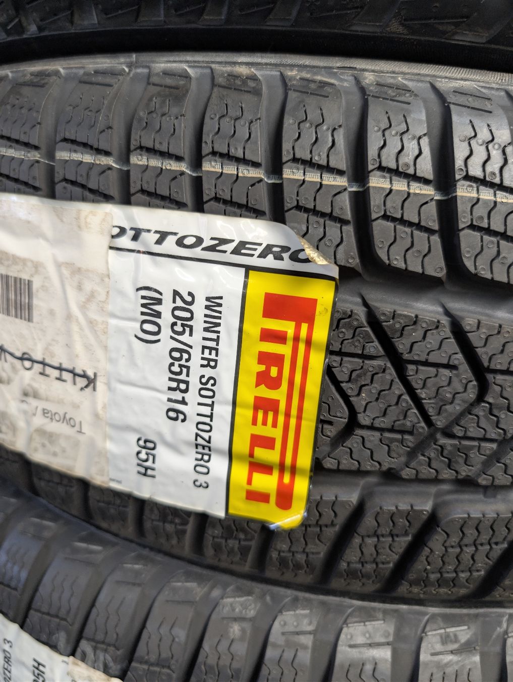 Pirelli Pneus & Kompletträder: Winterreifen  – Neu und originalverpackt aus Dürrenäsch von Pneu-Idris 2