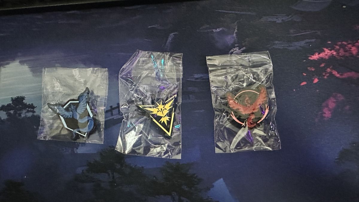 Pokémon Spille & Fermagli: Pokémon Go: Team Pins – Nuovo (secondo la descrizione) da Märstetten venduto da Tharany0 1