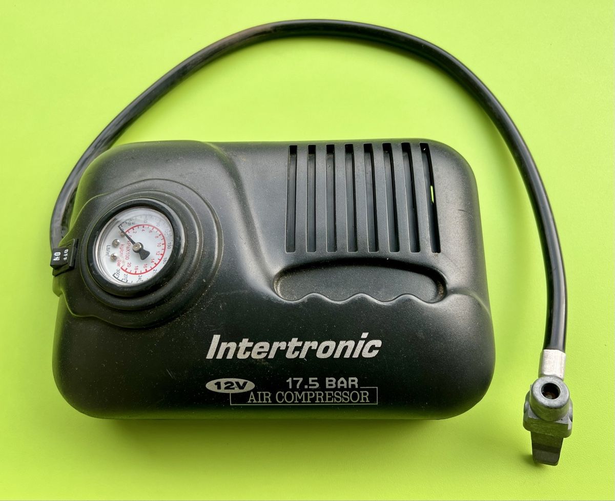 Compressori: INTERTRONIC Air-Kompressor 12 V - 17.5 BaR schwarz – Usato da Zürich venduto da stock4you