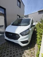 Ford Transit Custom weiss mit Dachträger