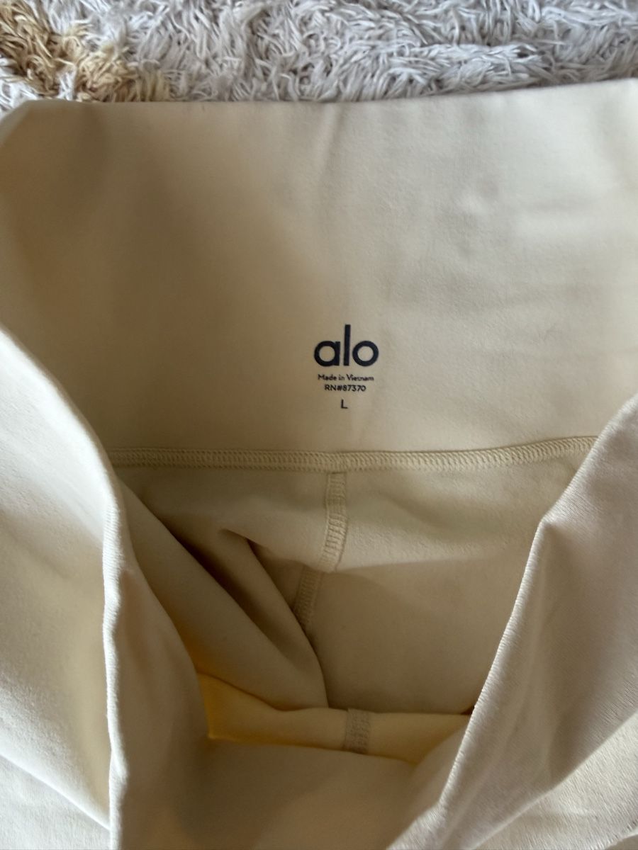 Alo Yoga Leggings: Alo Airbrush lang • size L – Usato da Erlenbach ZH venduto da Arti83 1
