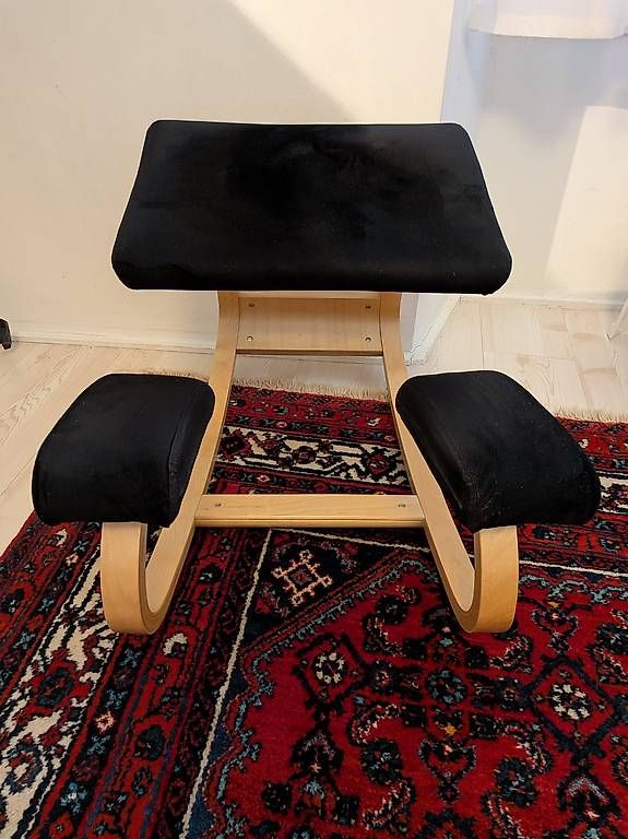Chaises: Kniestuhl Holz schwarz – D'occasion à Rapperswil SG par rubenovich 1