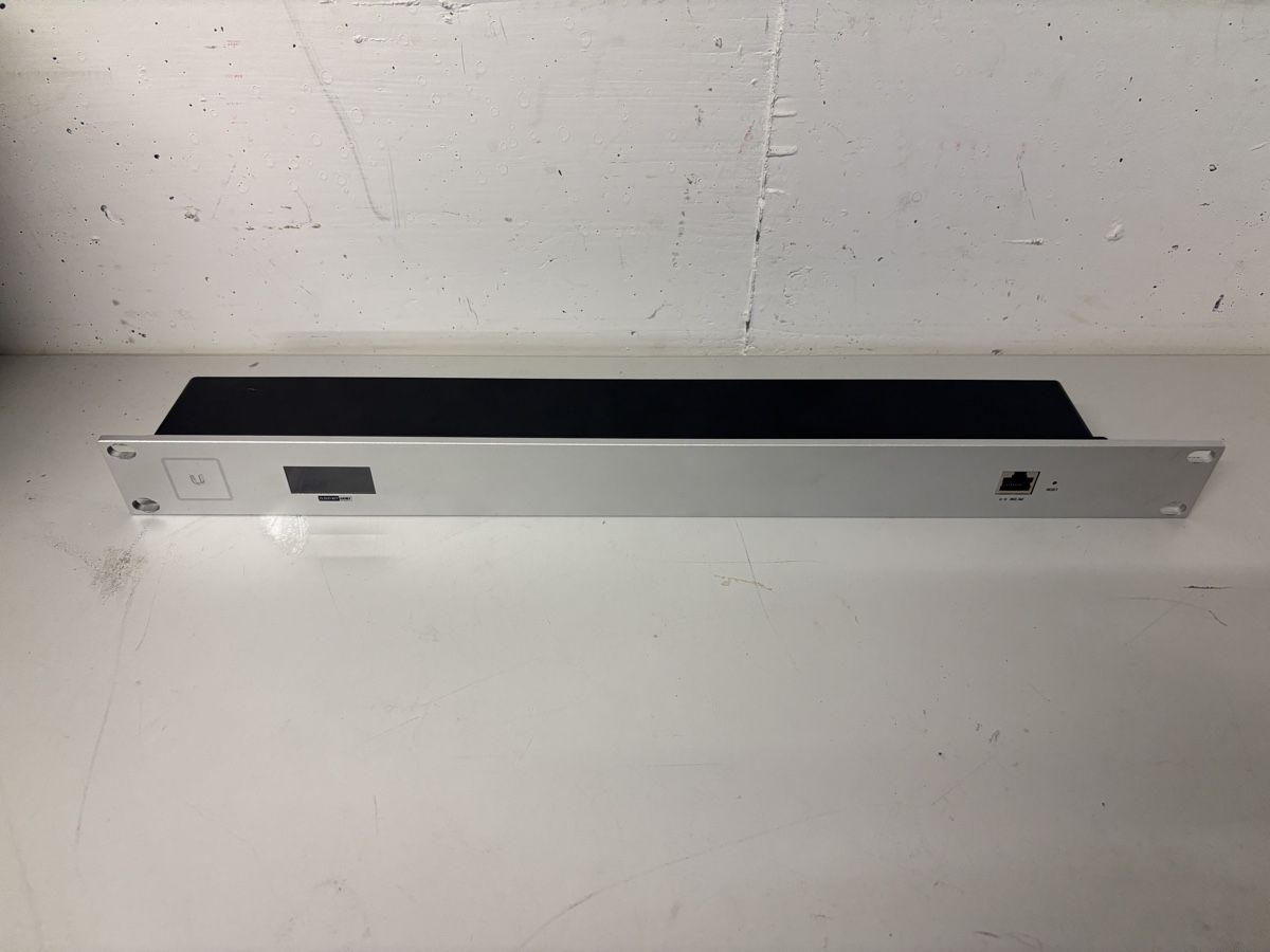 Ubiquiti Server: Ubiquiti Cloud Key G2 Rack Mount – Gebraucht aus Urdorf von Mammut44