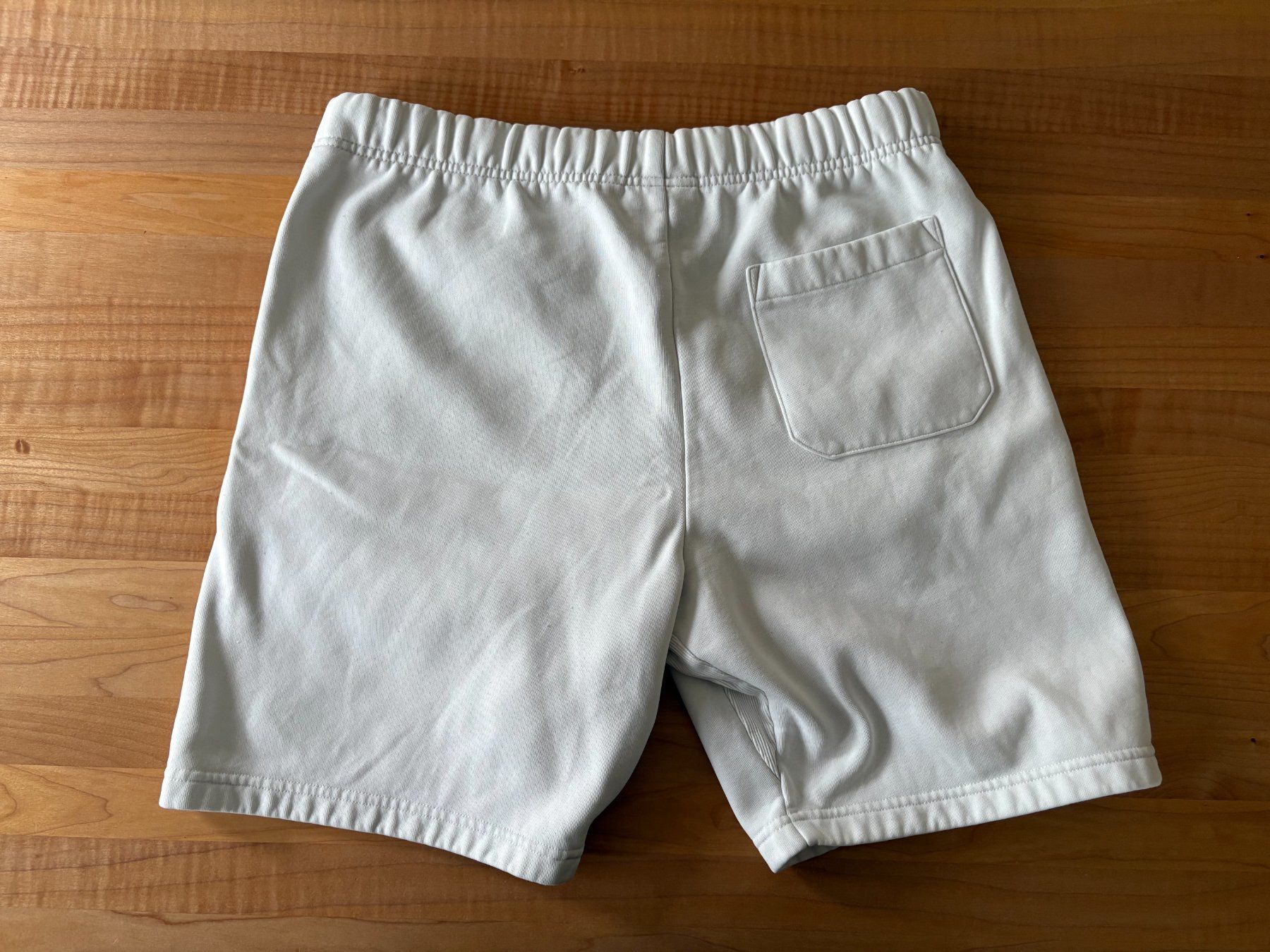 Carhartt Pantaloni: Carhartt WIP Chase Sweat Short Weiss – Usato da Muri AG venduto da as.secondary 1