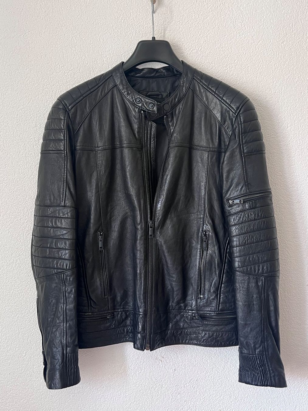 Bershka Giacche: Veste en cuir noir profond – Usato da La Chaux-de-Fonds venduto da art_x8mz