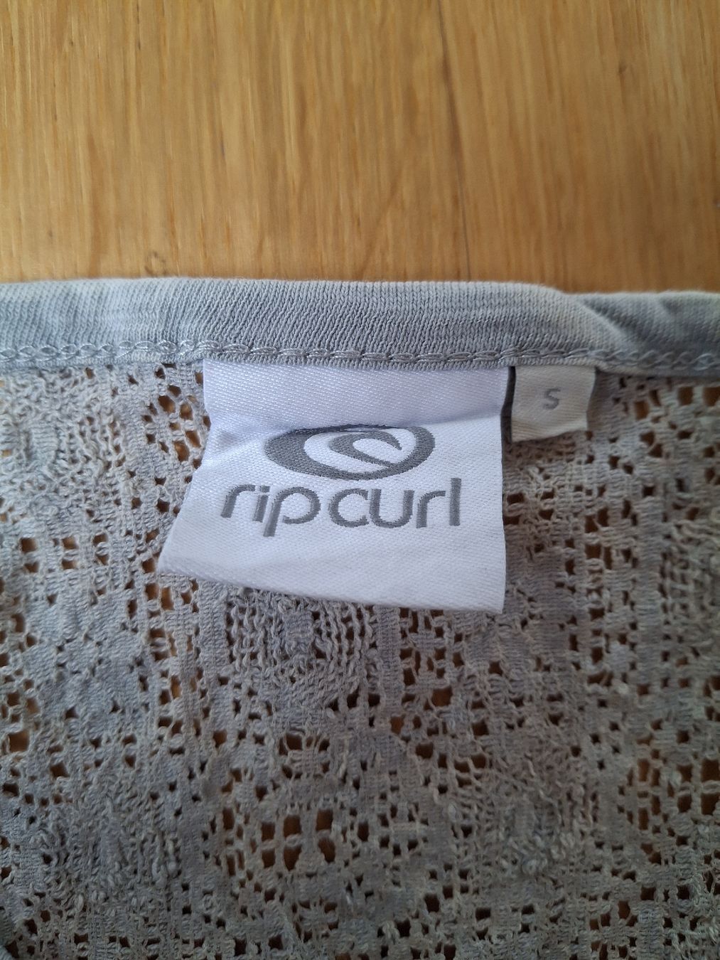 Rip Curl Top: Débardeur Rip Curl gris en taille S. – Usato da Le Pâquier-Montbarry venduto da Fibilynn05 1