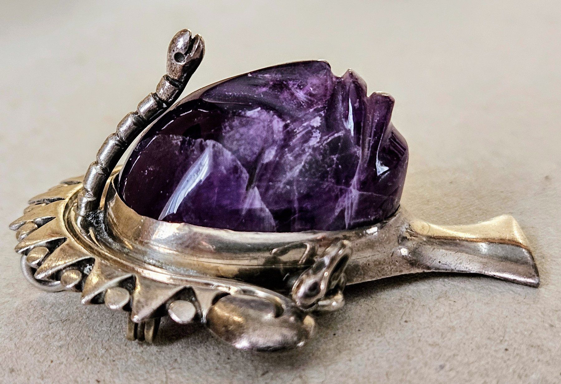 Sculptures & Statues: Vintage Brosche / Anhänger mit Amethyst – D'occasion à Lugano par Numisartes 1
