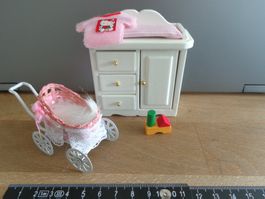 Möbeli mit Zubehör für das Puppenhaus