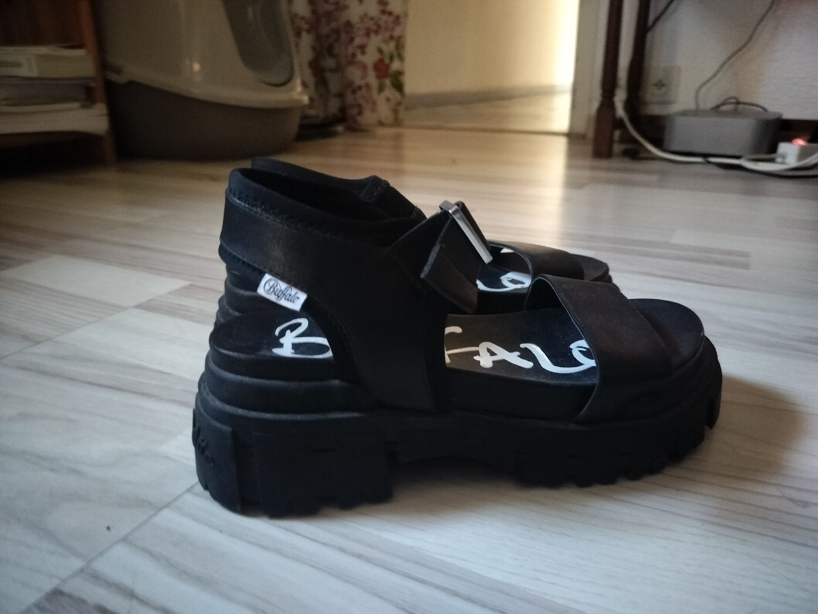 Scarpe da donna: Buffalo Sandales black - size 38  – Nuovo (secondo la descrizione) da Grand-Lancy venduto da Cam31 3