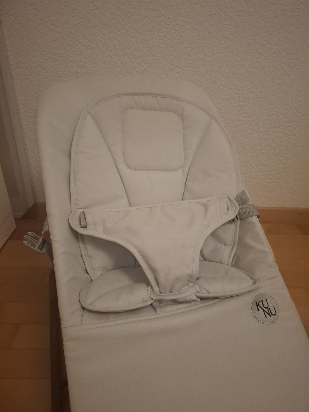 Sdraiette & Sdraiette a dondolo: KUNU Babywippe – Nuovo (secondo la descrizione) da Latterbach venduto da Alina.25 1