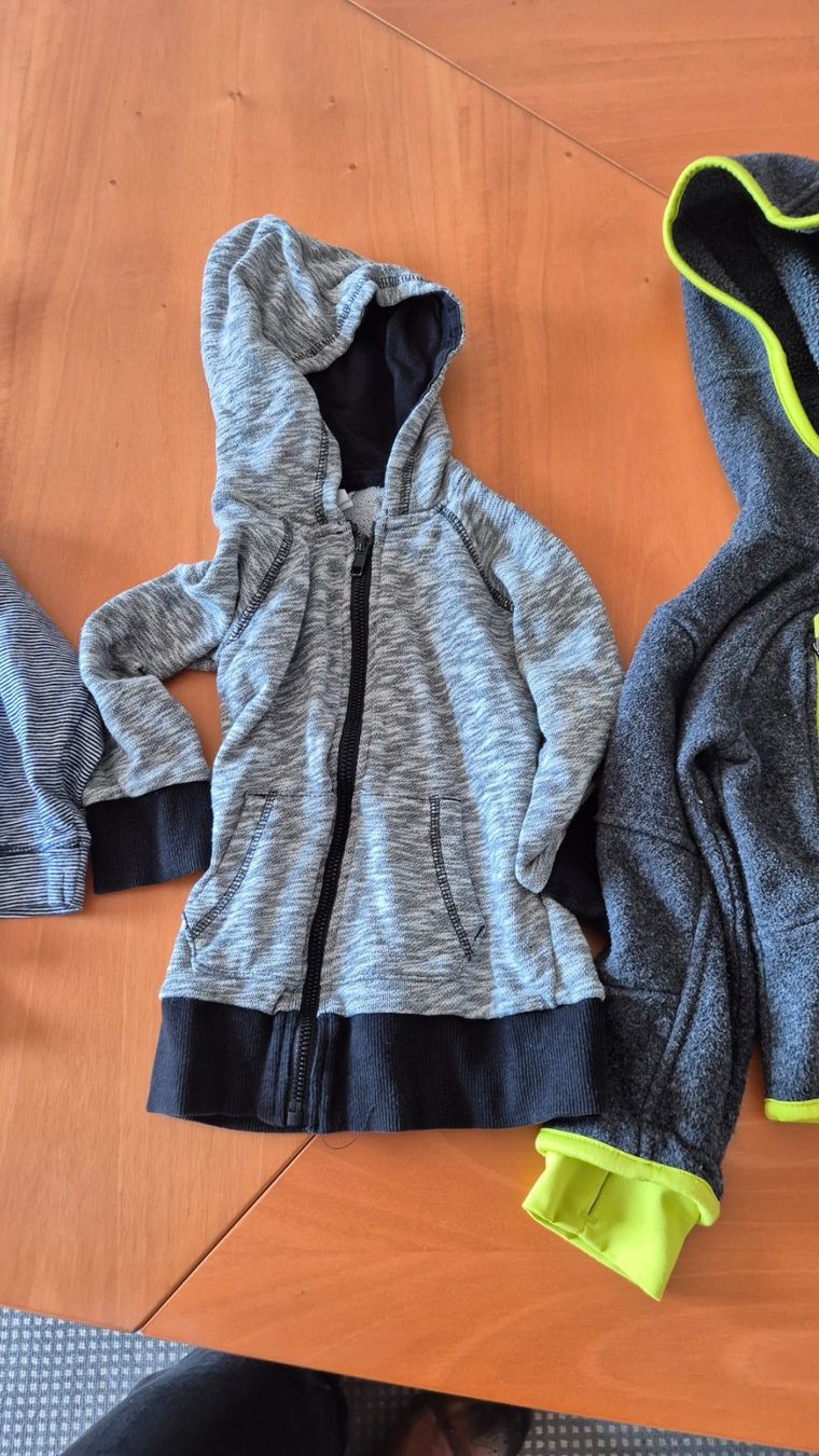 Lotti & Set di vestiti: Lot de 3 jaquettes, taille 92 – Usato da Goumoens-la-Ville venduto da cfaIII 3
