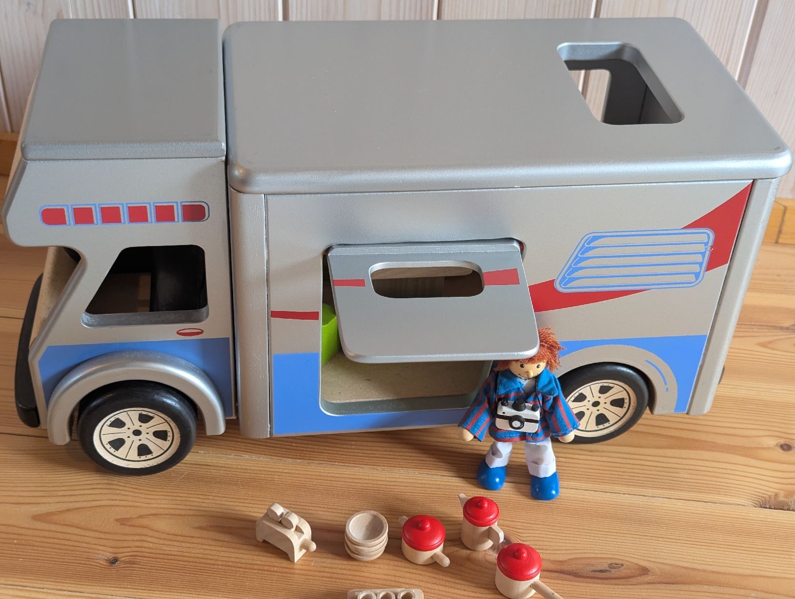 Jouets: Wohnmobil aus Holz und MDF – D'occasion à Sternenberg par pae_h5q2