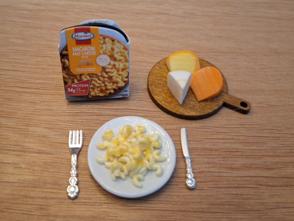 Case e mobili per bambole: Handmade Macaroni and Cheese Set – Nuovo (secondo la descrizione) da Zürich venduto da HandmadeTinyFood