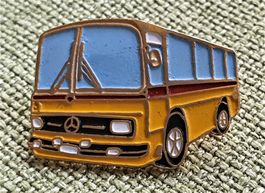 O655 - Pin Die Post PTT Postauto Mercedes