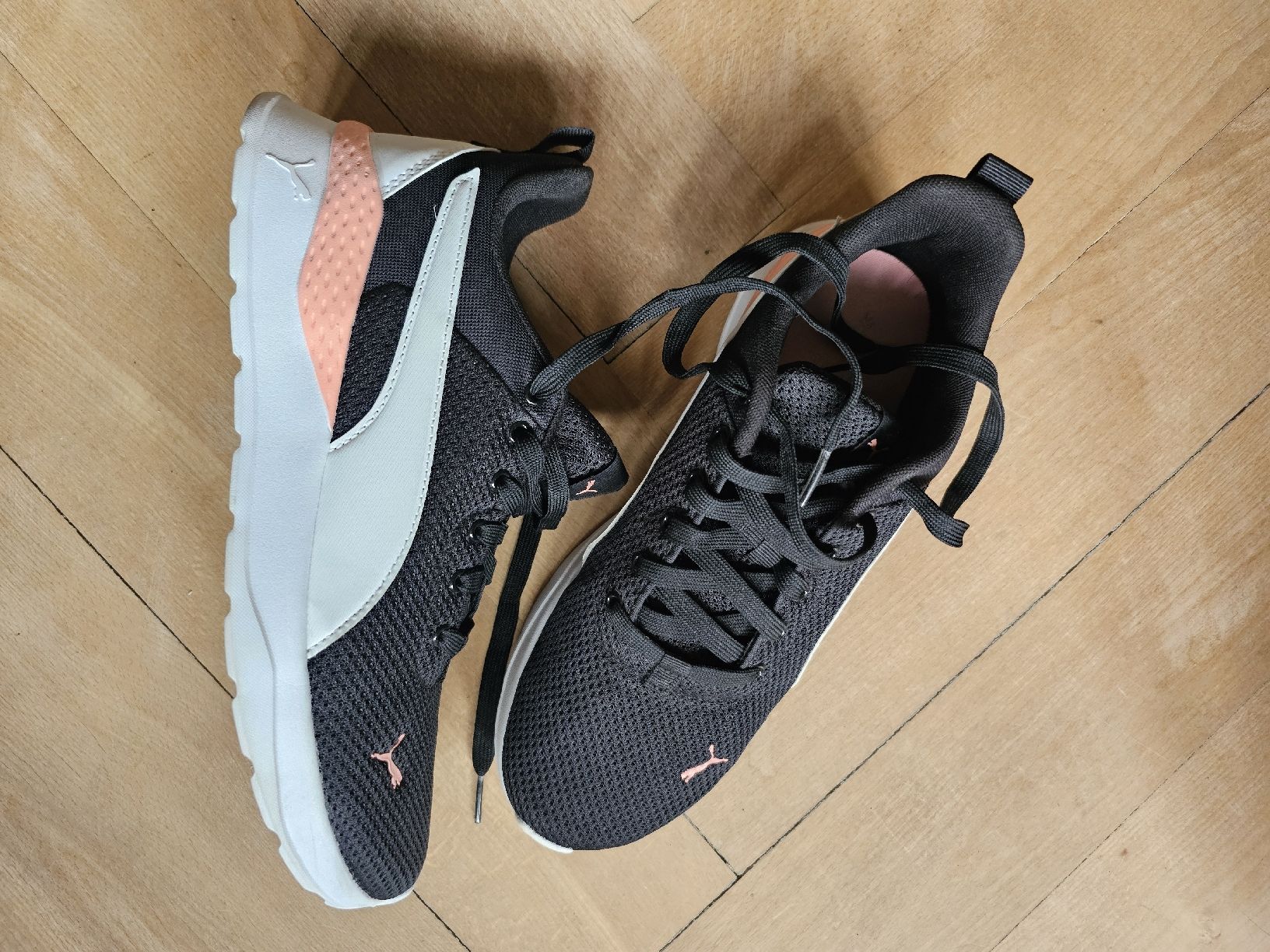 Puma Damenschuhe: Puma Sportschuhe Grösse 40 – Gebraucht aus Wald ZH von Grappe 3