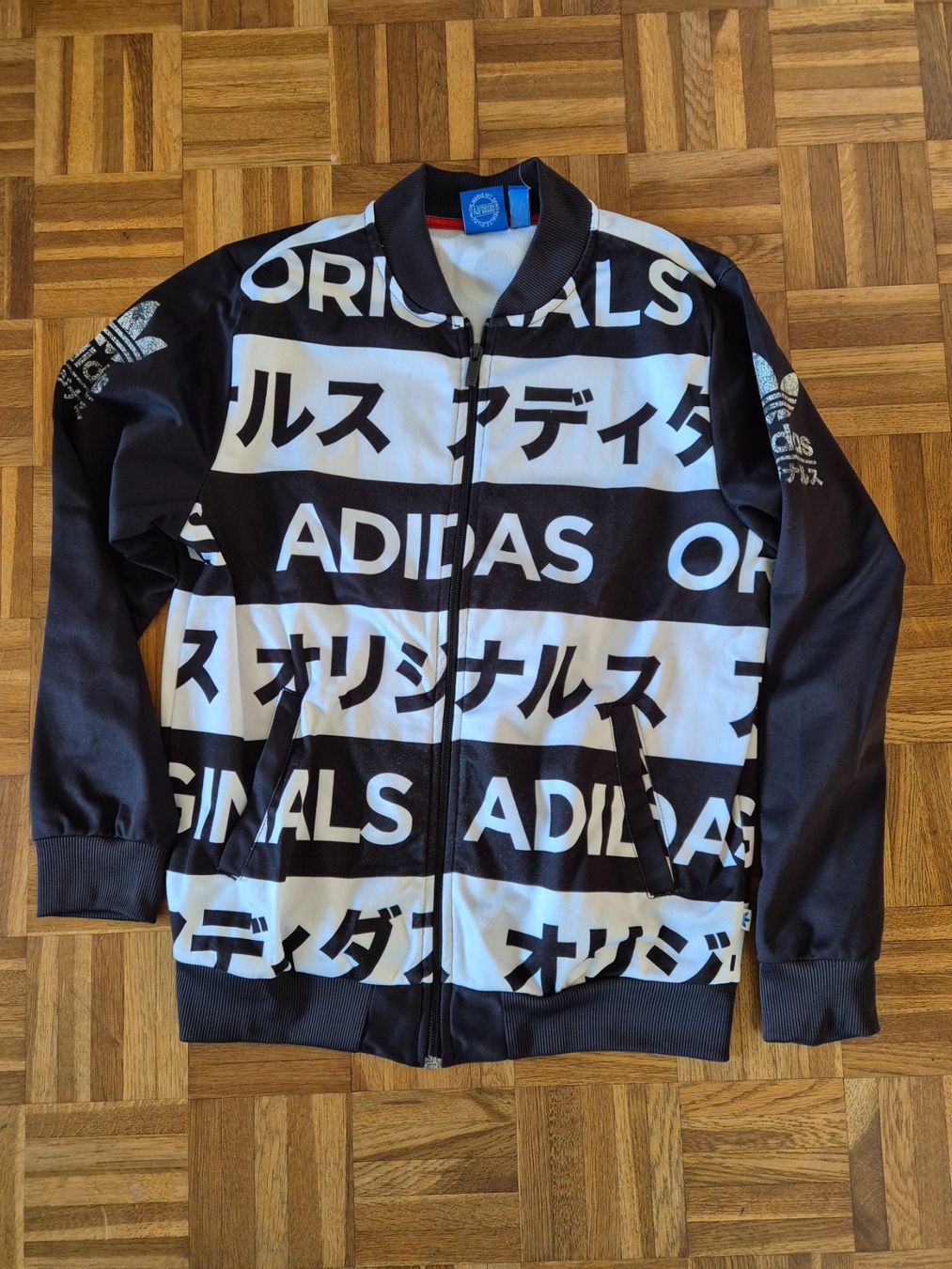 Adidas Giacche: Adidas Jacke Gr. 36 schwarz/ weiss – Usato da Lohn-Ammannsegg venduto da Ricarda72