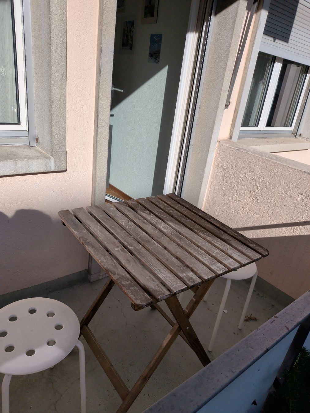 Tables: Balkontisch mit 2 Hocker – D'occasion à Zürich par gaf13 1