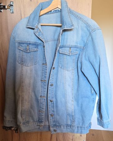Coole Jeansjacke im Used-Look, perfekt für den Frühling