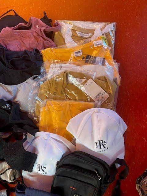 Lotti di vestiti: Grosses Damen Kleiderpaket – Usato da Wängi venduto da Bmo 4
