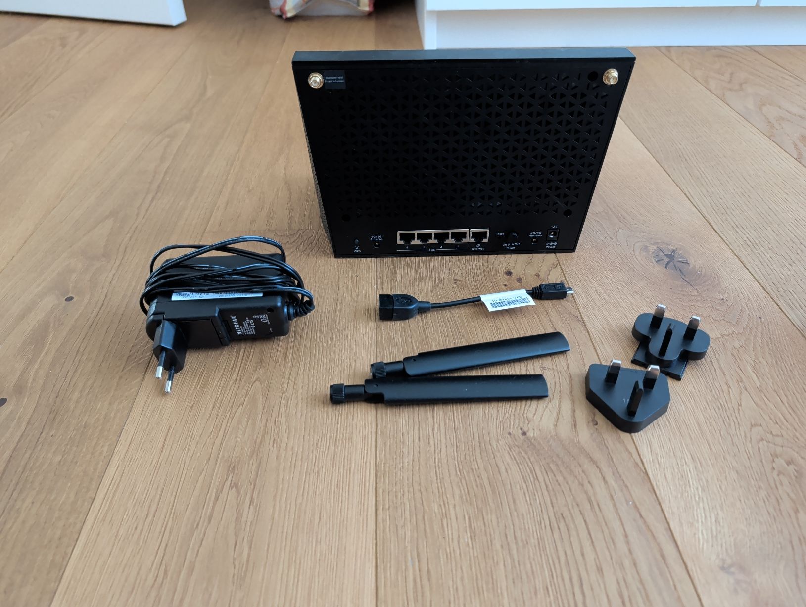 Netgear Modem & Router: NETGEAR AirCard Smart Cradle DC112A – Usato da Chur venduto da mwenk 3