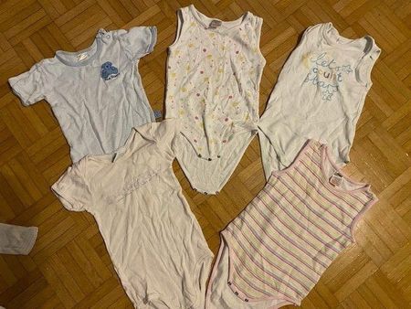 Kleiderpaket Bodys kurz Grösse 86 / 92