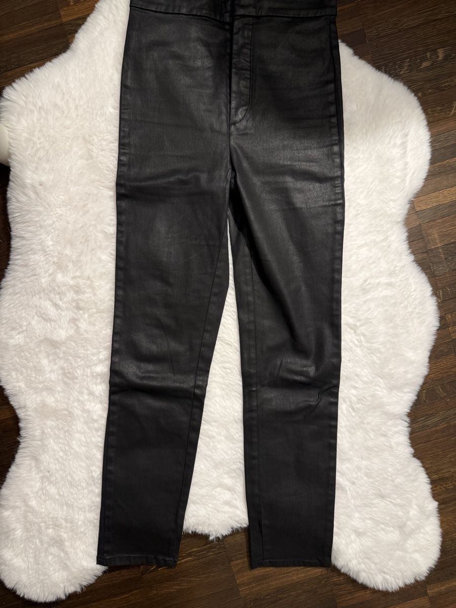 Massimo Dutti Pantaloni: Massimo Dutti leather pants – Nuovo (secondo la descrizione) da Meggen venduto da nik_5g2v