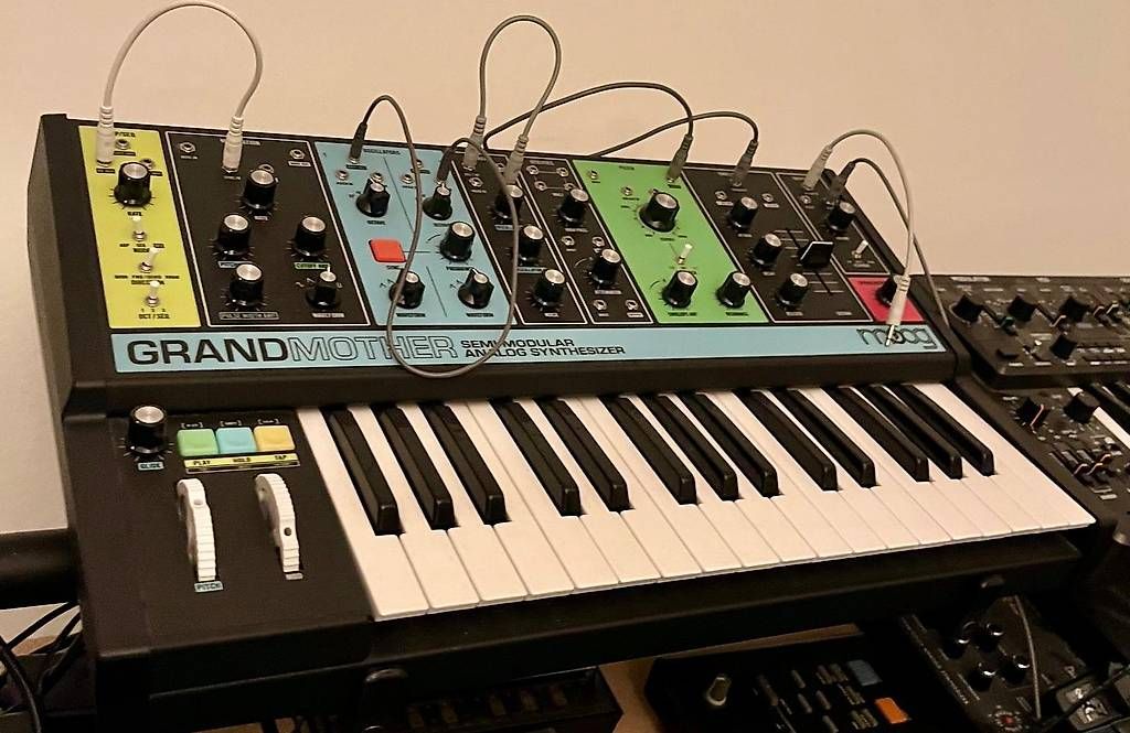 Moog Strumenti musicali: Moog Grandmother almost new – Nuovo (secondo la descrizione) da Zürich venduto da LeoGd