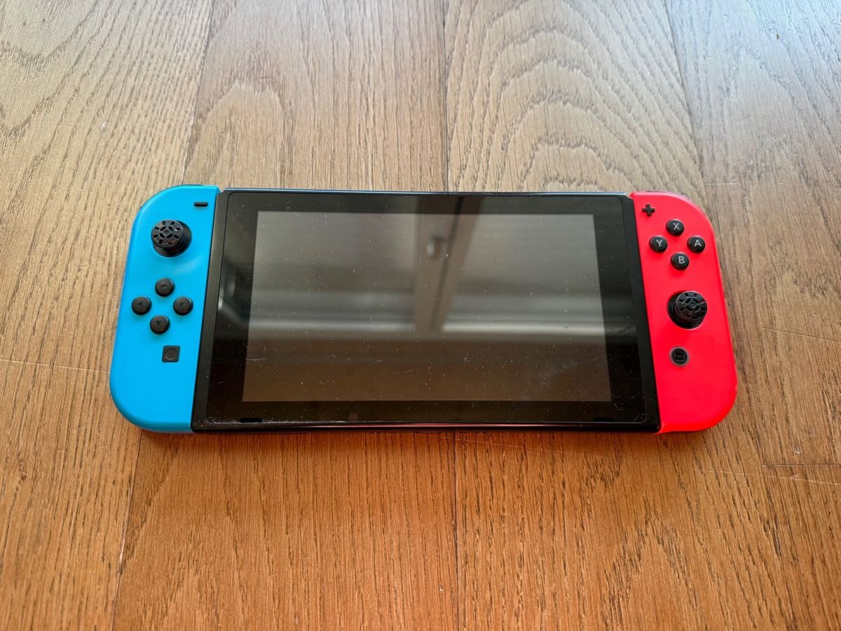Nintendo Consoles: Nintendo Switch Konsole / gebrauchter Zustand – D'occasion à Läufelfingen par Seraphim13 2