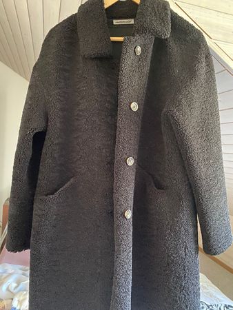 Schwarzer Teddy-Mantel Grösse L - Perfekt für den Winter!