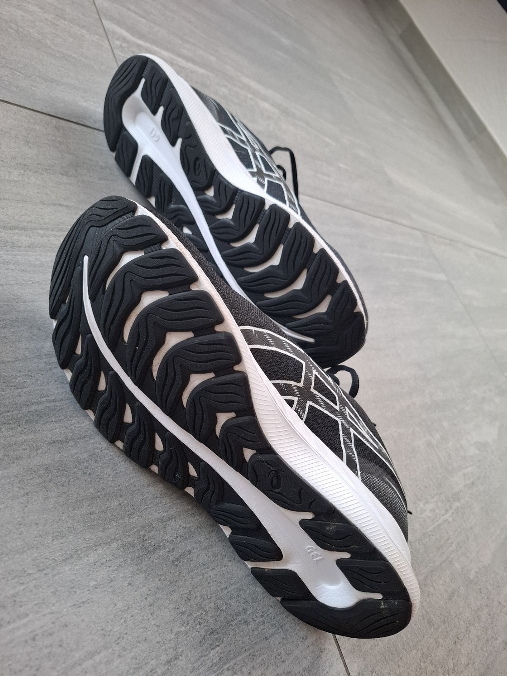 Asics Herrenschuhe: ASICS - baskets US 12 – Gebraucht aus Moutier von kiki0608 1