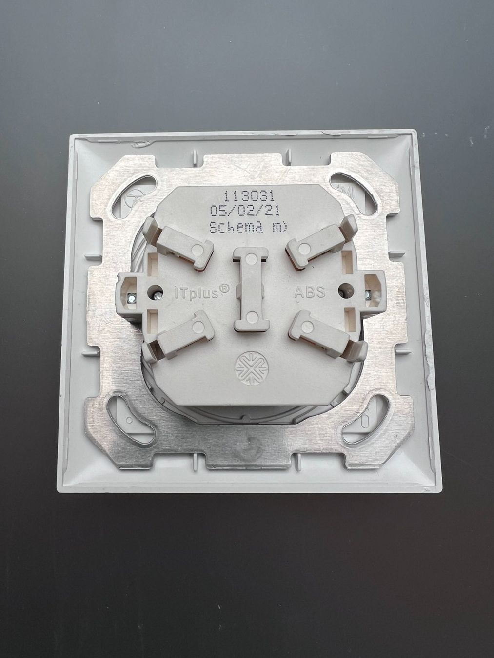 Feller Spine: Feller EdizioDue Telefondose – Usato da Root venduto da Tech-Nick 4
