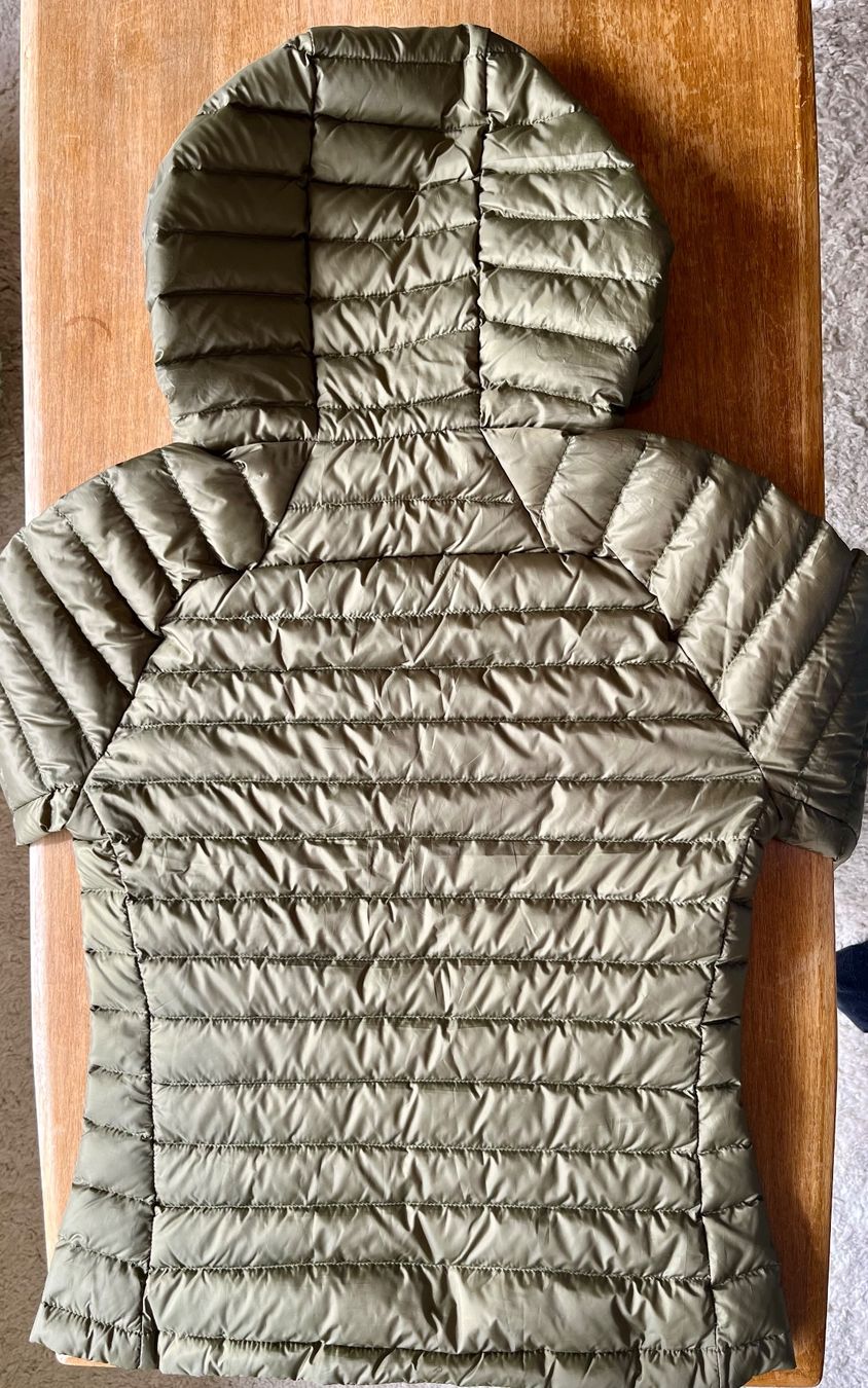 Benetton Giacche: Doudoune en plumes Benetton vert olive, T38 – Usato da Neuchâtel venduto da Virg30 2