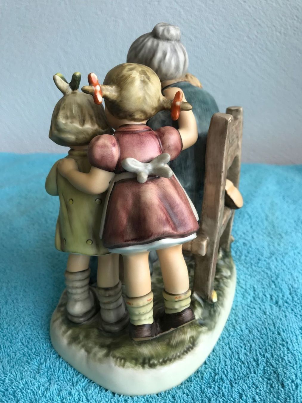 Hummel Statuette: Hummelfigur Grossmütterchen erzählt – Nuovo e nell'imballaggio originale da Siebnen venduto da Trans-Am 6