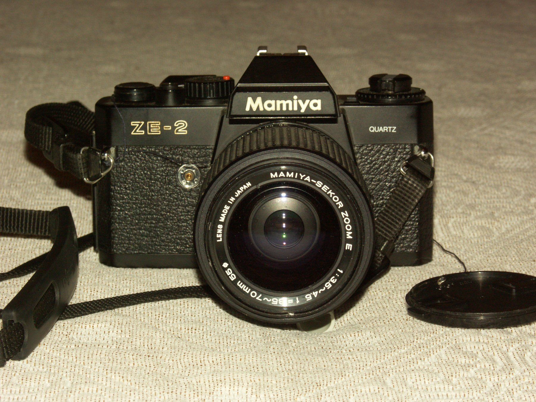 Mamiya Fotocamera: Mamiya ZE-2 Quartz Sekor 35-70mm – Usato da Corbeyrier venduto da SkinGraft