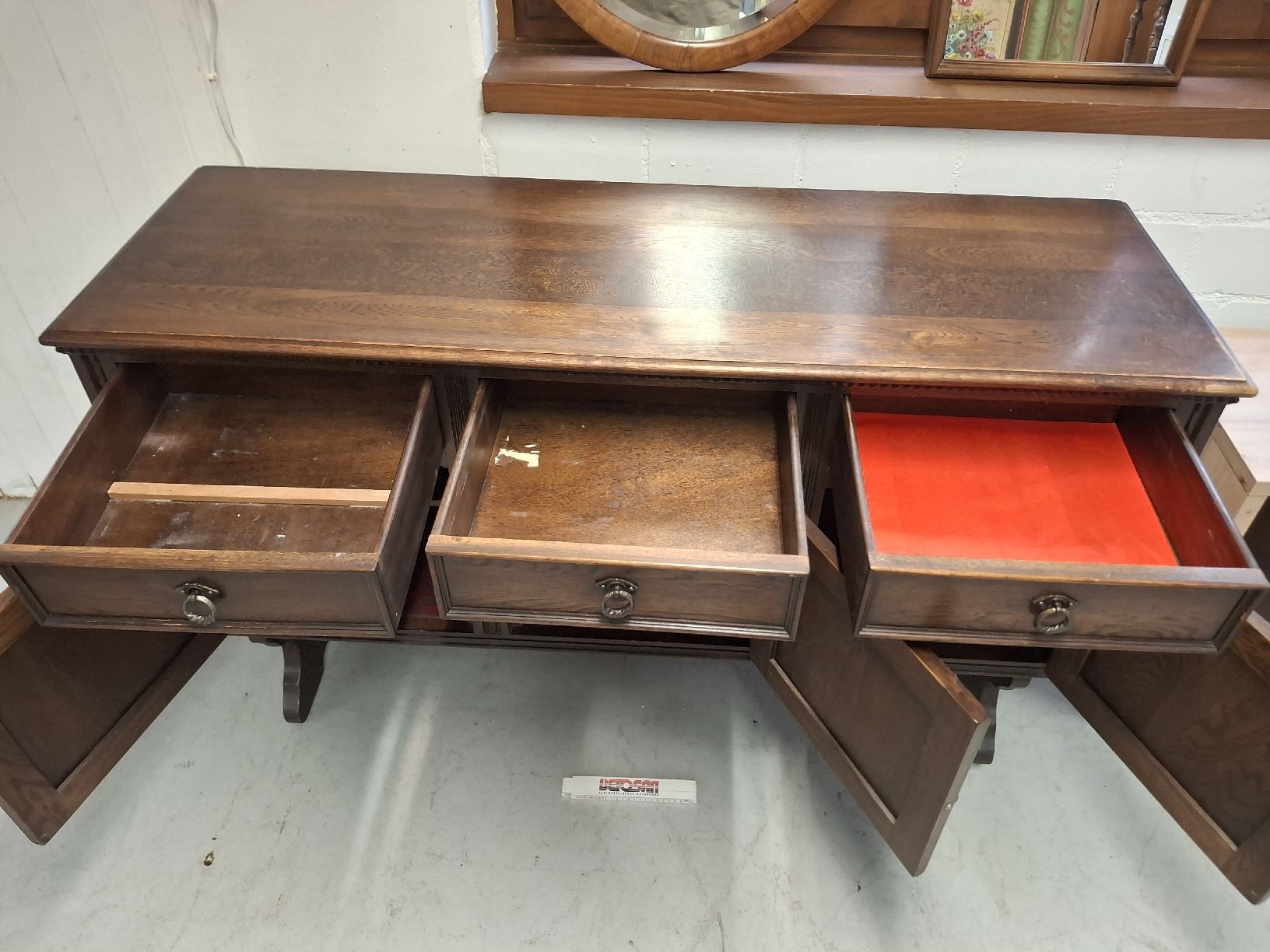 Cassettiere: Tolle Kommode, Anrichte, Eiche massiv, schöne Schnitzereien – Usato da Fislisbach venduto da HurtiBrocki 4